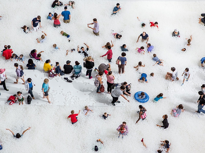 Praia de piscina de bolinhas é a novidade do verão em Sydney