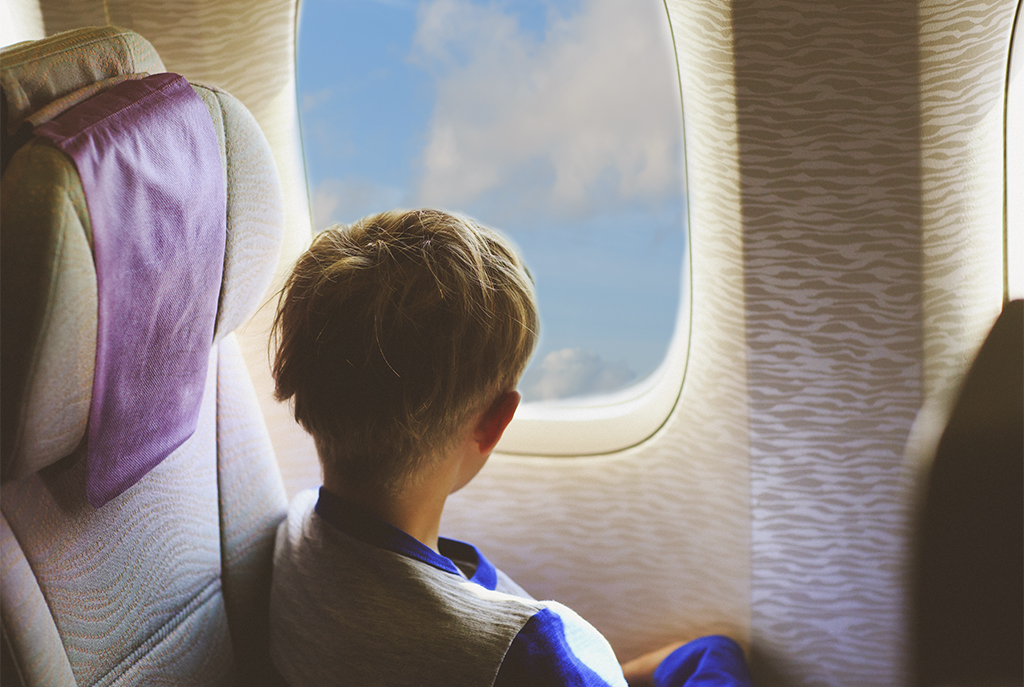 Pais optaram por viajar separados dos filhos em avião: foi um auê